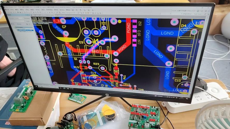 pcb037电源14PIN游戏截图